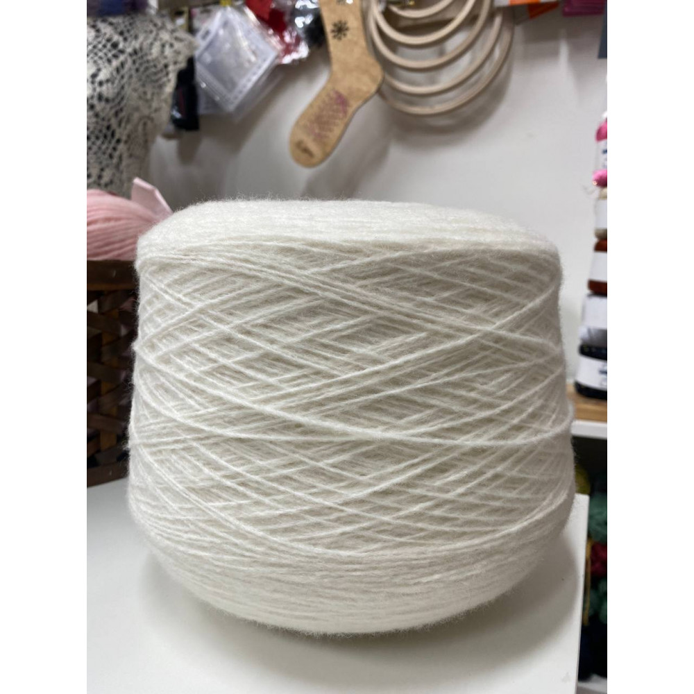 New Mill Pluff 78% мериносовая шерсть superfine, 22% полиамид, 100г 470м, Молочный